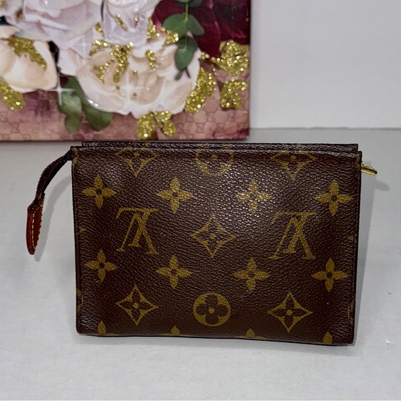 Louis Vuitton Monogram Cosmetics Pouch - Picture 4 of 10